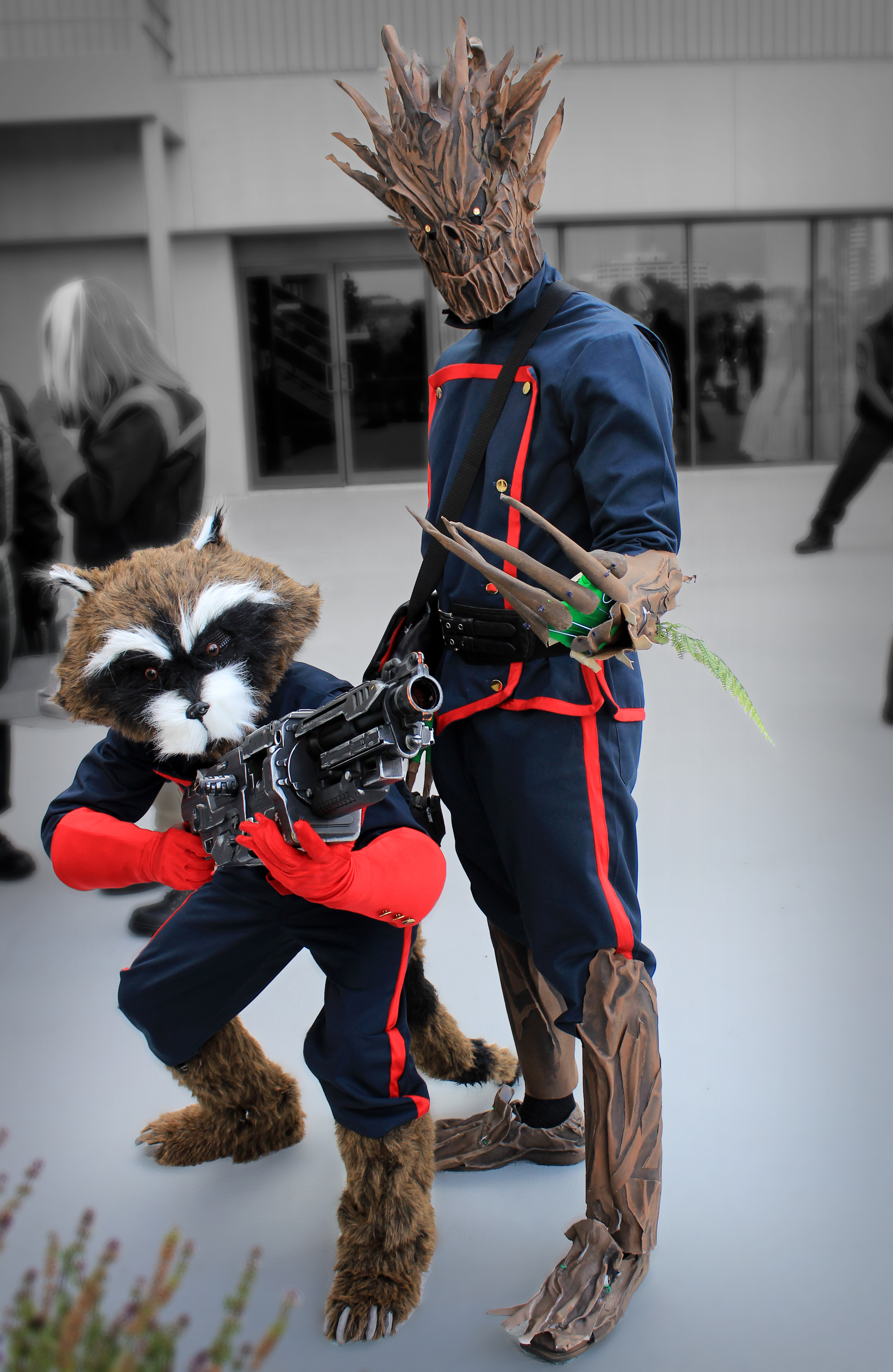 Le cosplay du jour ! - Page 5 Cosplays_Rocket_Raccoon_and_Groot_Dragon_Con_2013