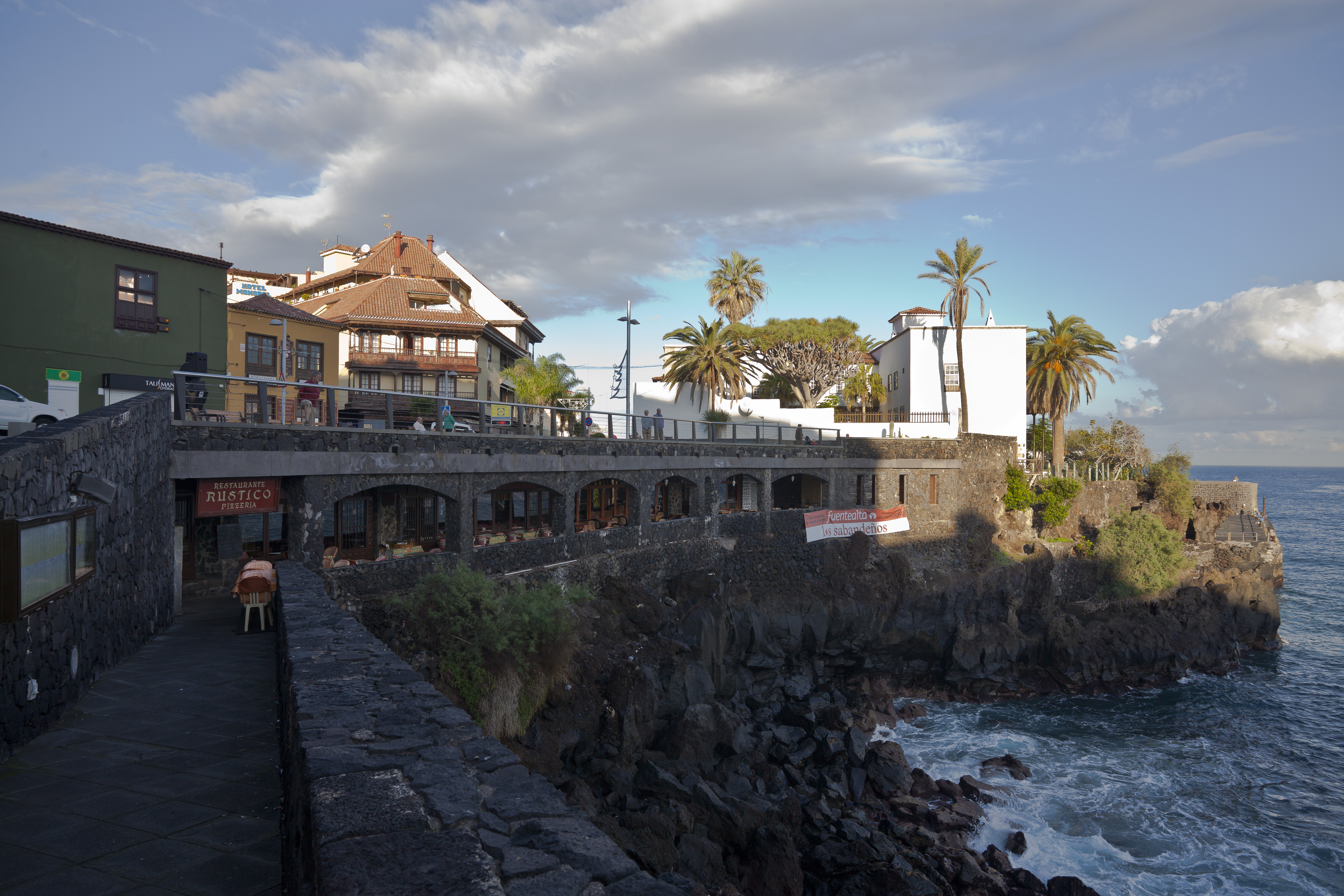 File:Costa de Puerto de la Cruz, Tenerife, España, 2012-12-13, DD 08.jpg -  Wikimedia Commons