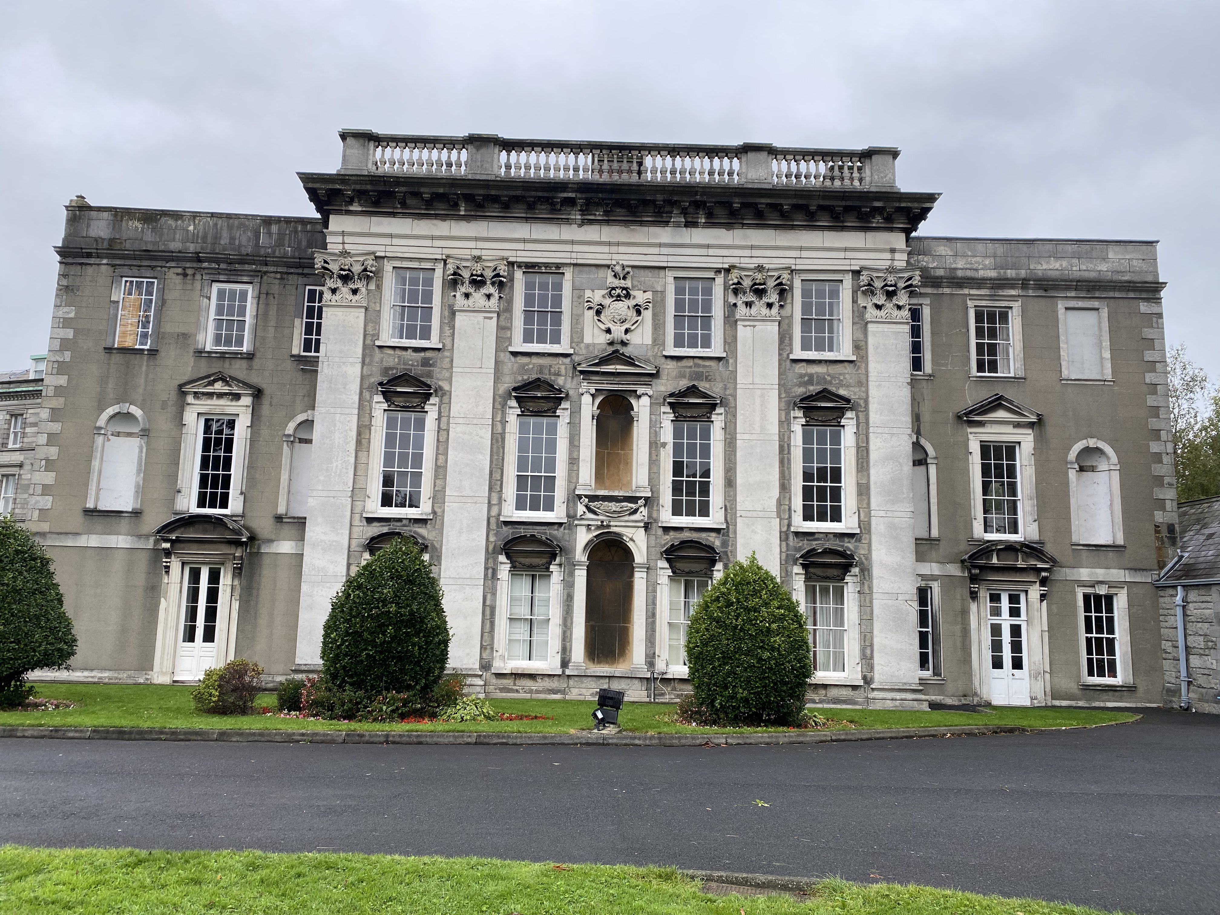 File:Whelan House, Ringsend, Dublin and Statue.jpg - Wikipedia