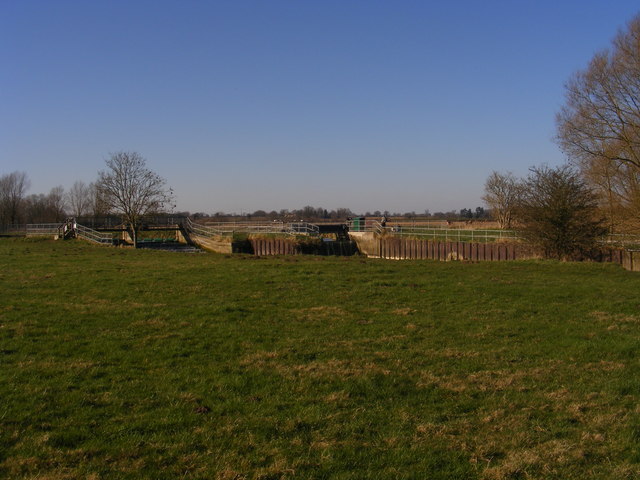 File:Earsham, near mill - geograph.org.uk - 730918.jpg