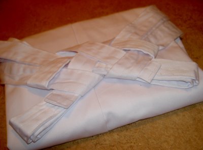 File:Foldedwhitehakama.jpg