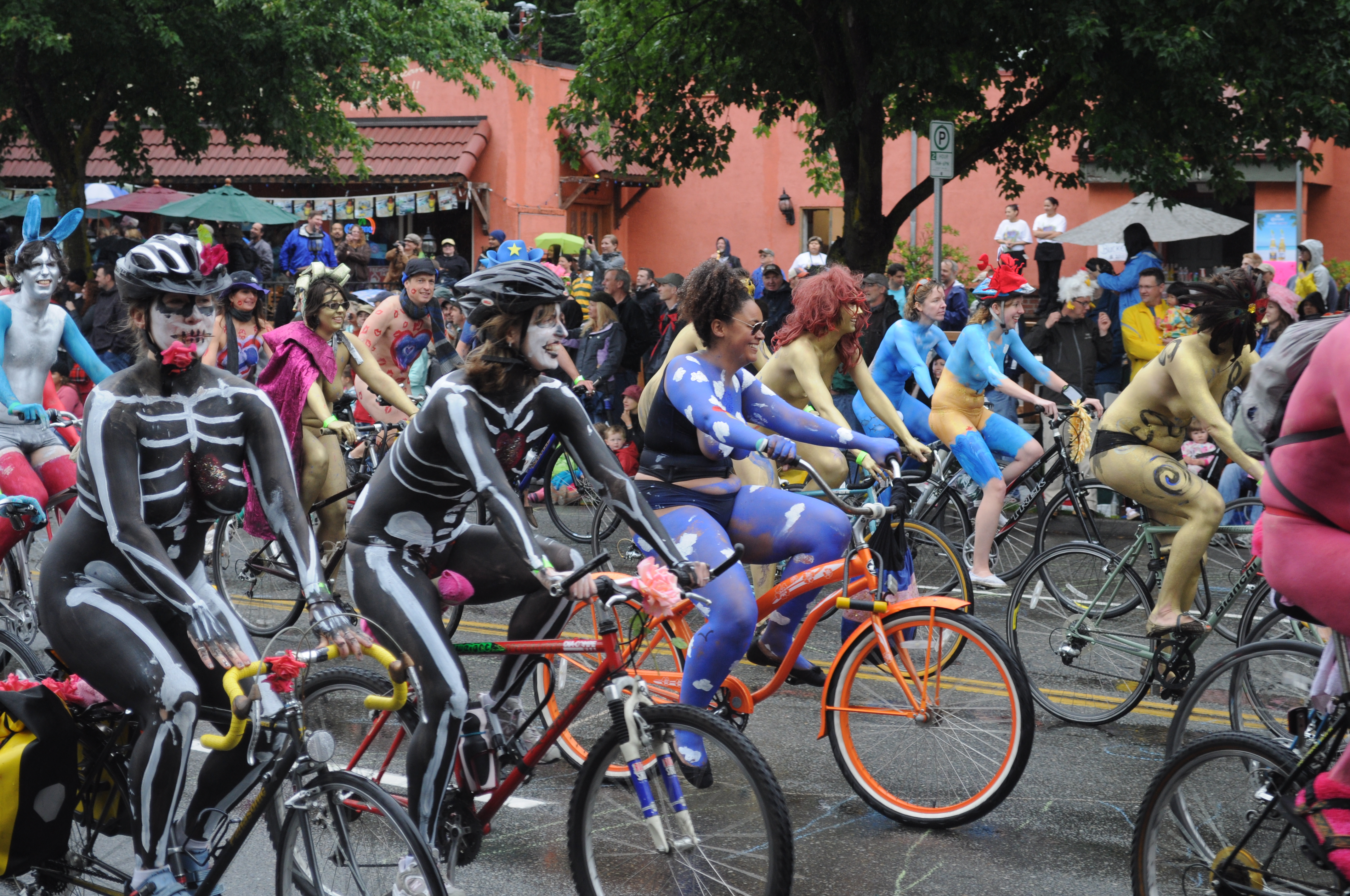 file-fremont-solstice-parade-2011-cyclists-042-jpg-wikimedia-commons