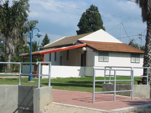 File:Gea synagogue.JPG