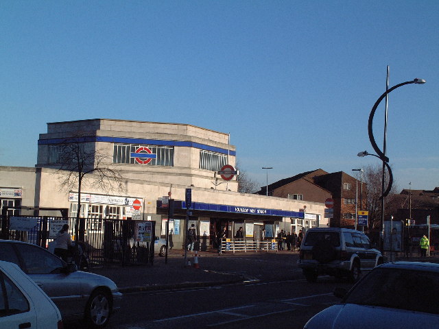 File:Hounslow West tube station - geograph.org.uk - 104178.jpg