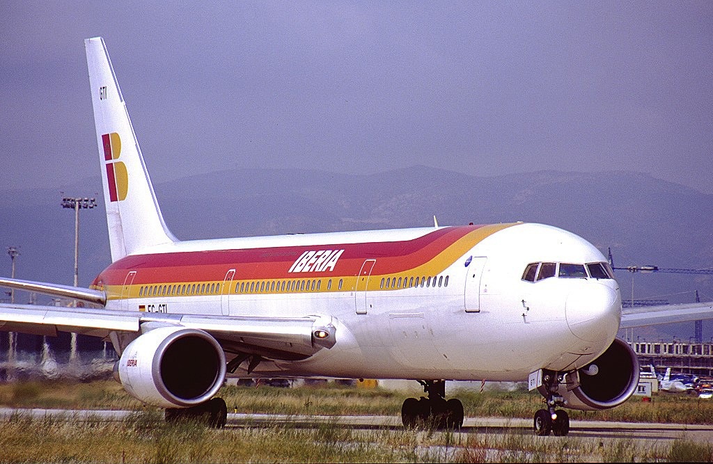 Iberia_Boeing_767-3Y0ER_EC-GTI.jpg