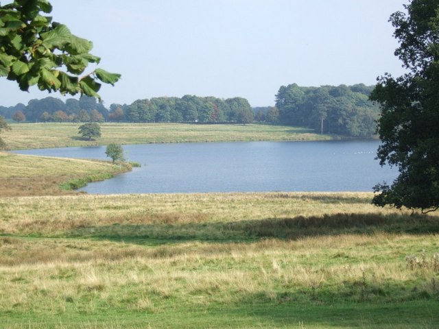 Melchett Mere, Tatton Park - geograph.org.uk - 981195