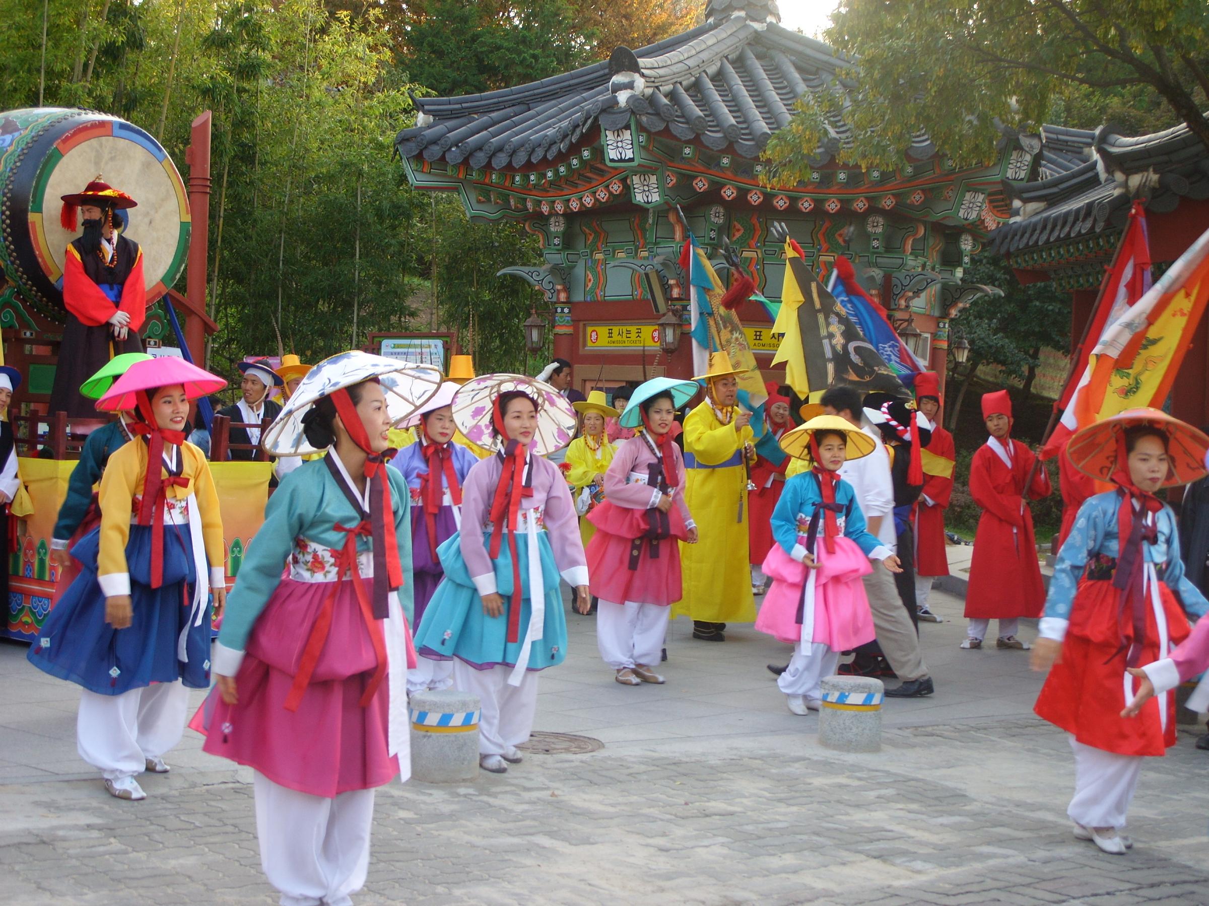 Tourist area. Намвон. Леди Чонджу Намвон. Kazanqi Folk Tourism area yili. “Namwon Nongak Team”,.