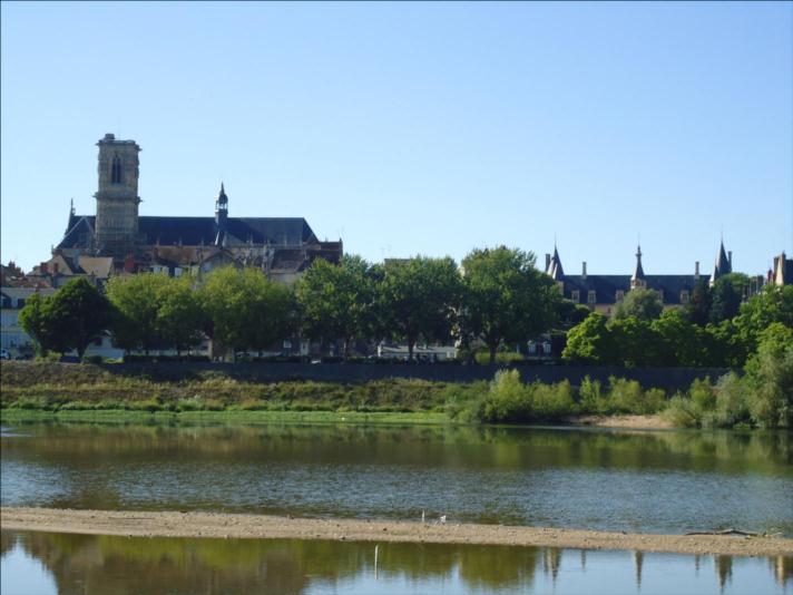 File:Nevers loire printemps chaud 2011 06 25---07.JPG