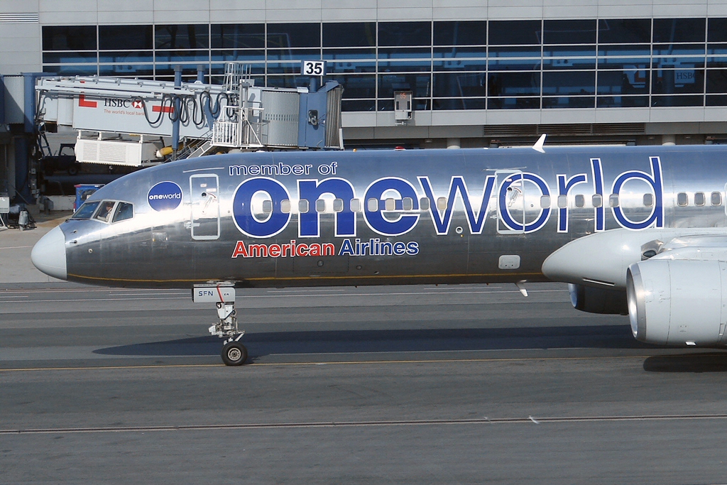 Oneworld 757!!! (4237007135).jpg