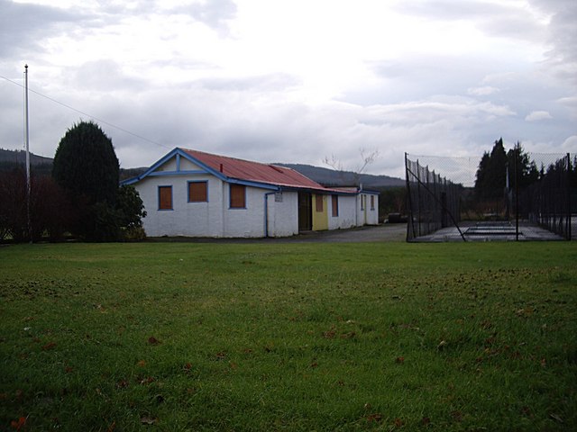 File:Pavilion and tennis courts - geograph.org.uk - 1611036.jpg