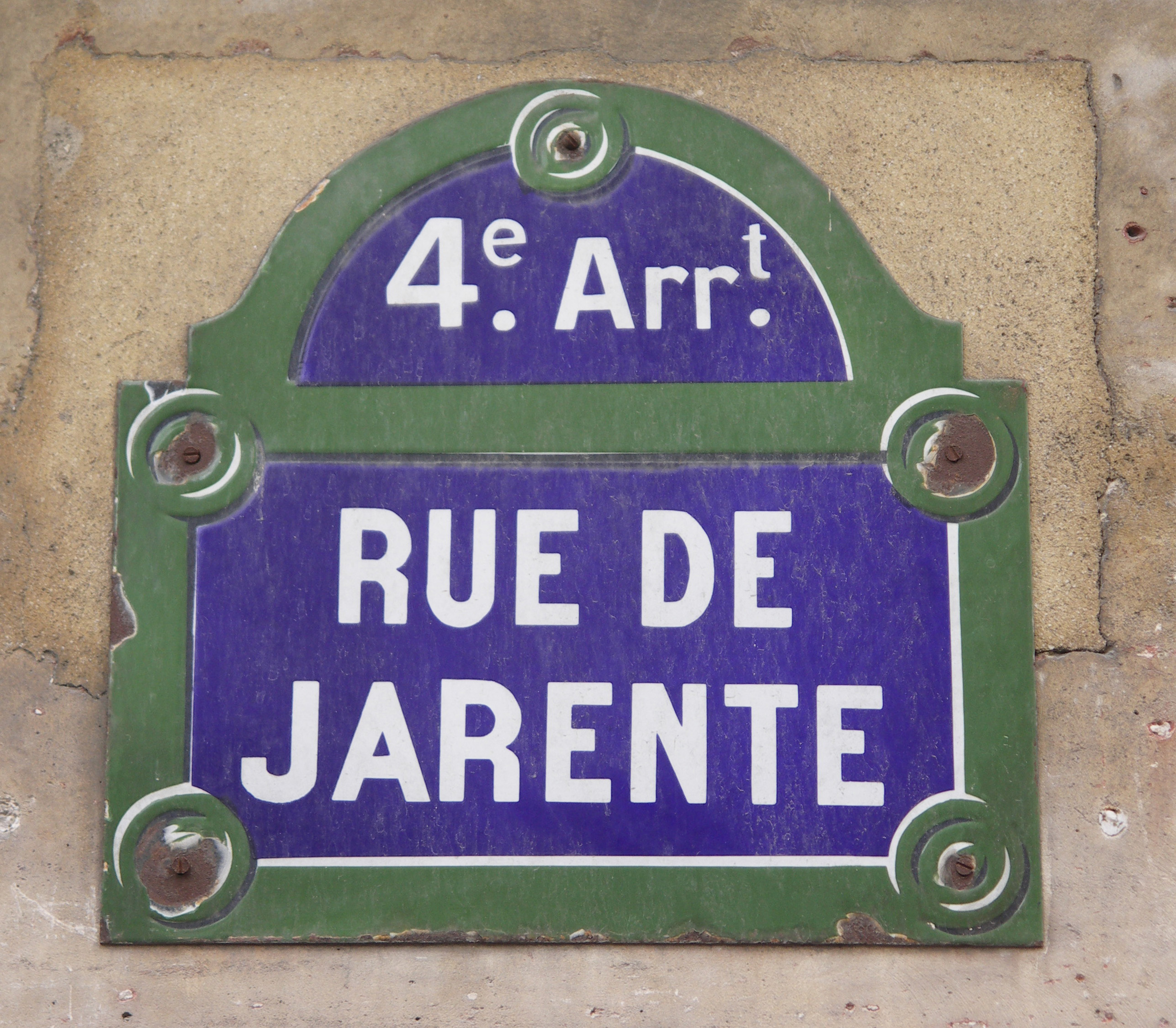 https://upload.wikimedia.org/wikipedia/commons/1/1c/Plaque_de_nom_de_rue_Paris_1938.jpg