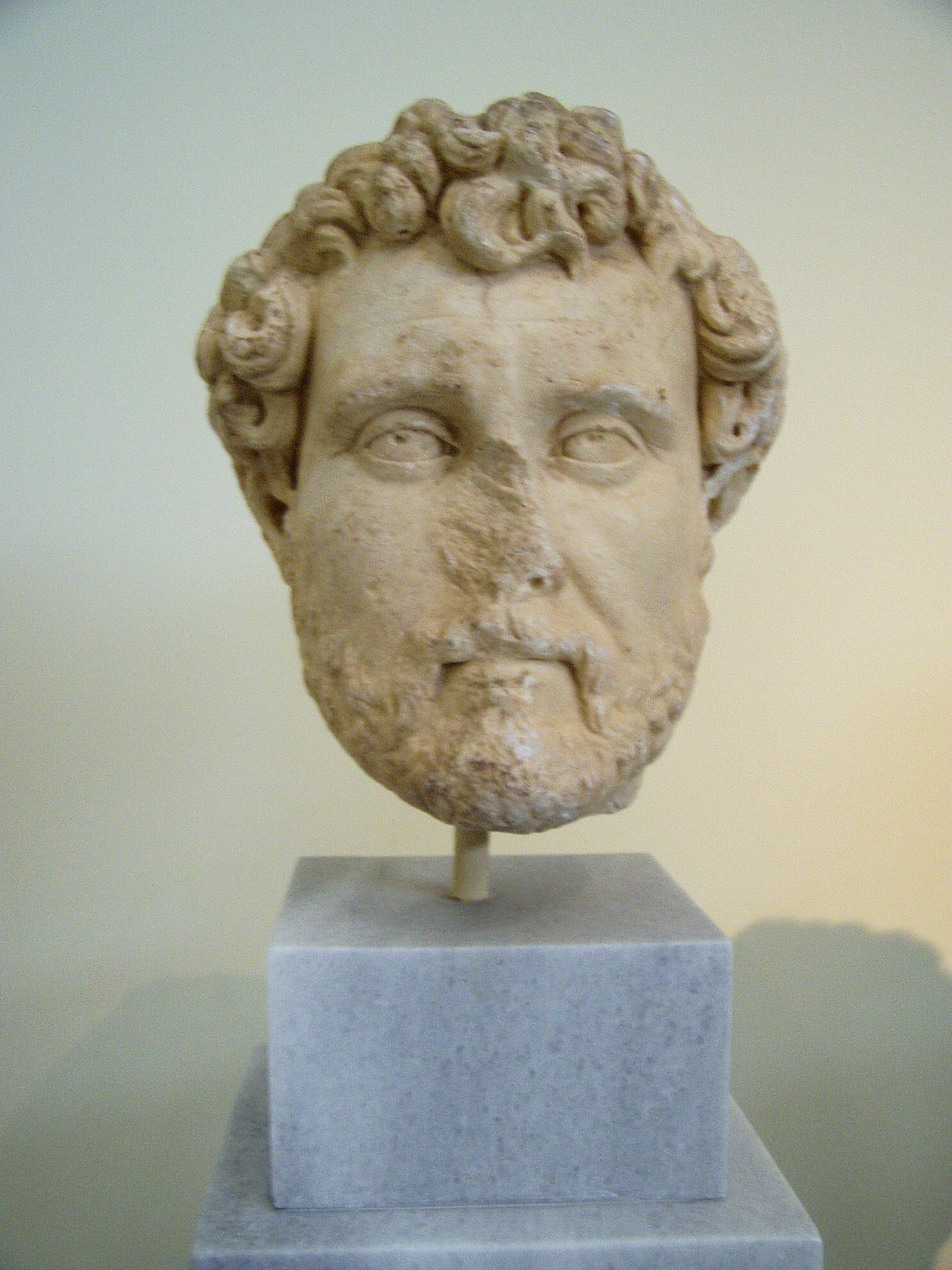 Portrait head of the emperor Antoninus Pius NAMA 5241 (DerHexer).JPG