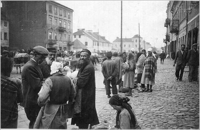 File:Radom Ghetto street 2.jpg