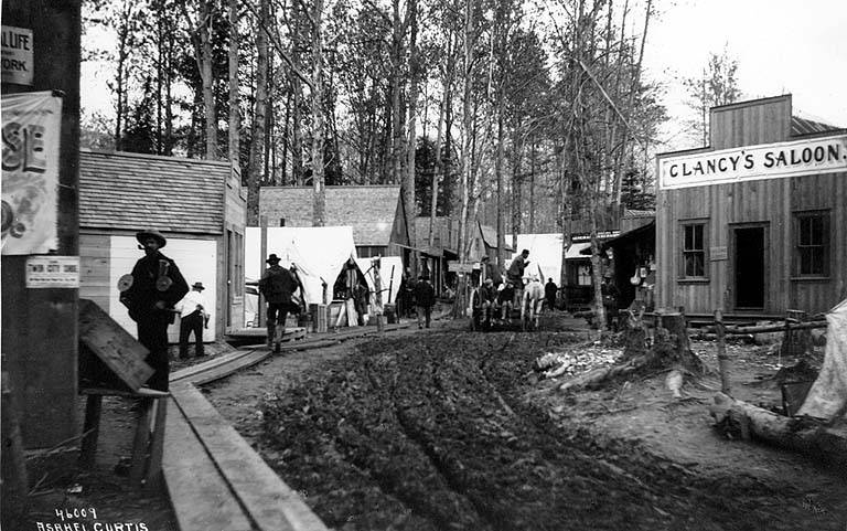 File:Skagway street scene, summer of 1897 (CURTIS 545).jpeg