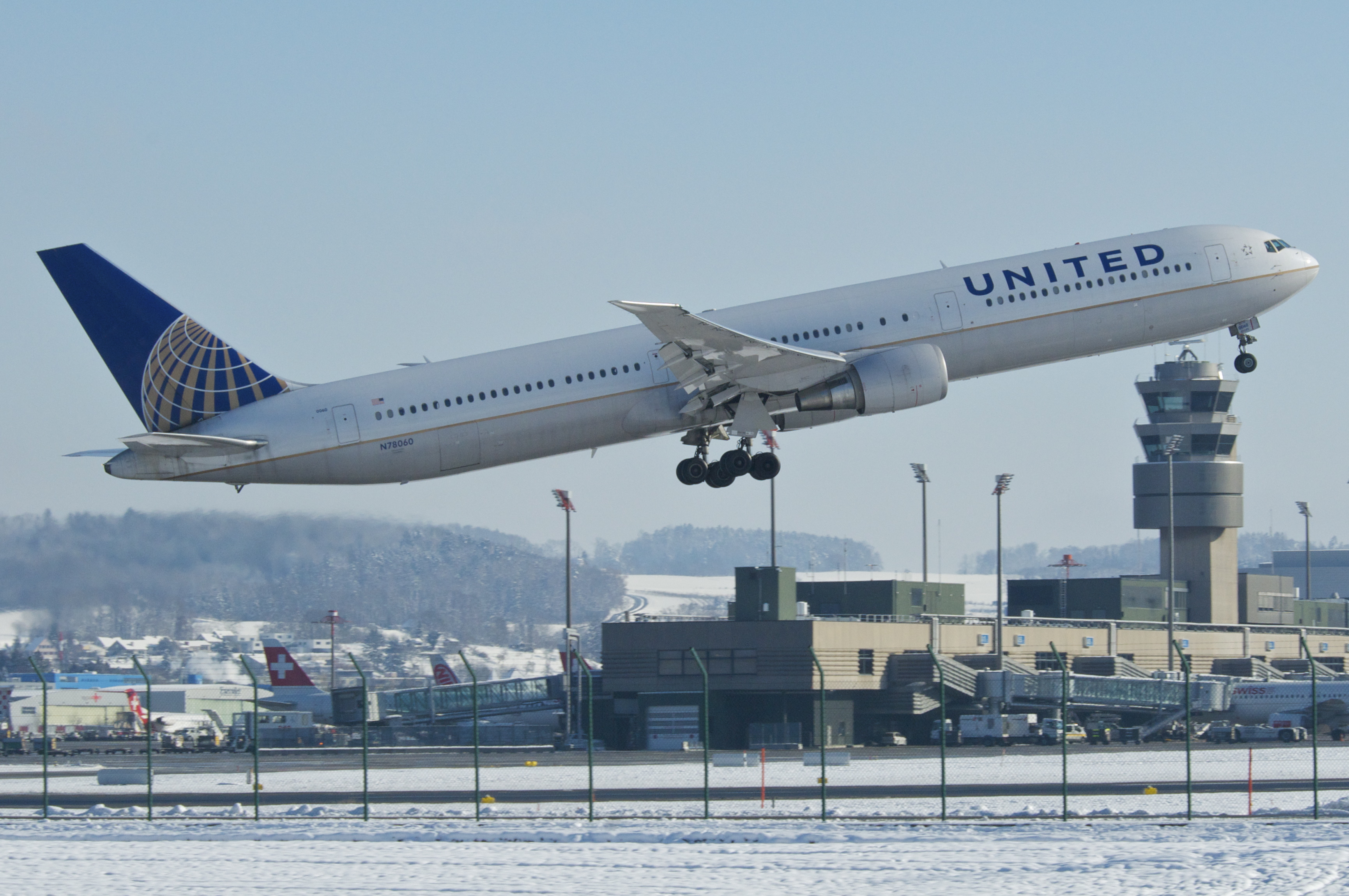 File United Airlines Boeing 767 400er N Zrh 10 02 13 692az Jpg Wikimedia Commons