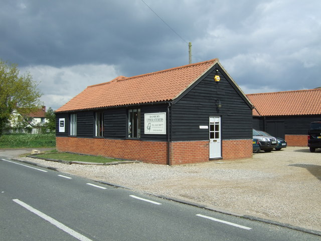 File:Upholsterers, Tolleshunt D'Arcy - geograph.org.uk - 5382960.jpg