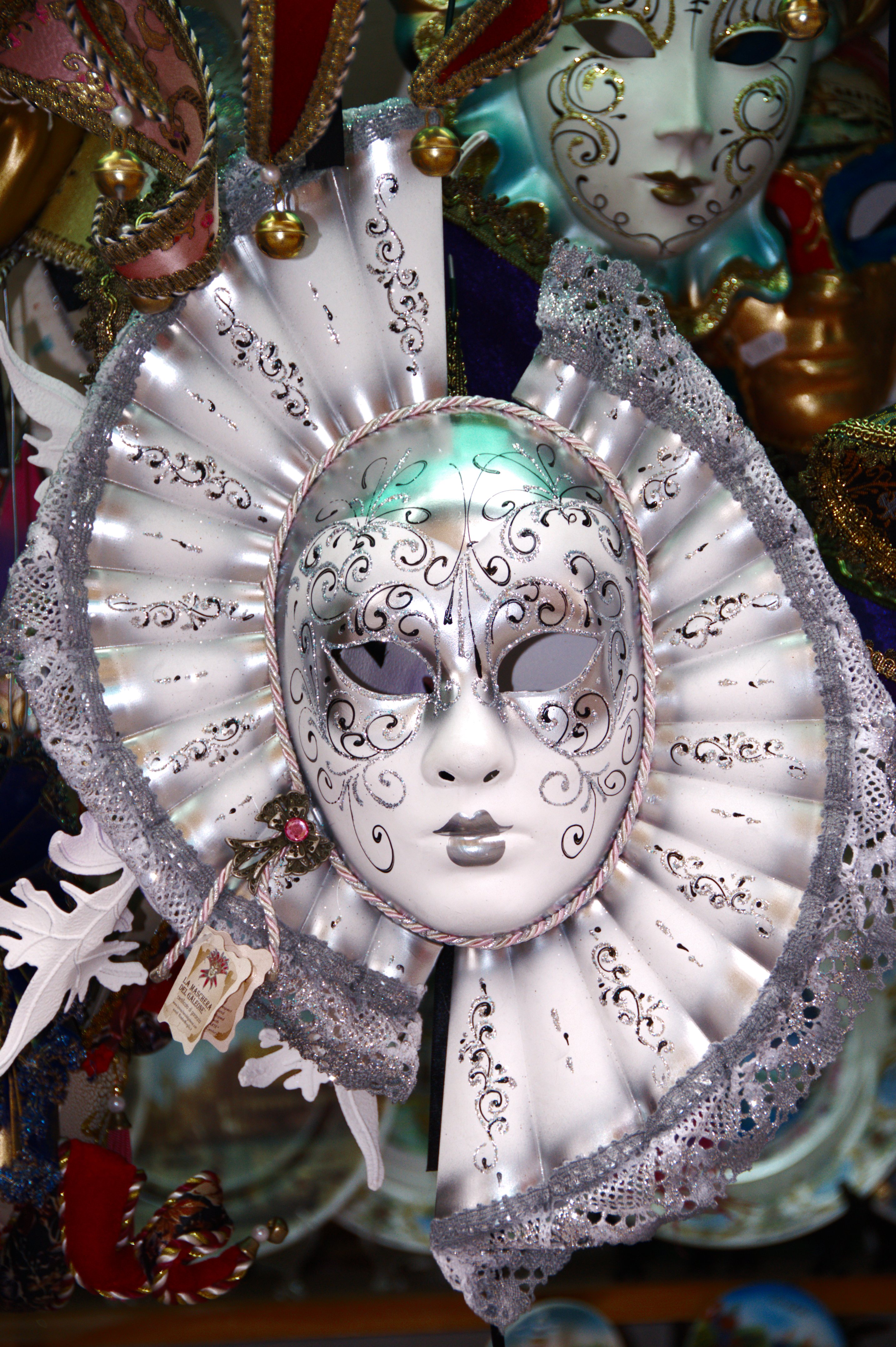 File:Venetian Carnival Mask - Maschera di Carnevale - Venice Italy -  Creative Commons by gnuckx (4701310729).jpg - Wikipedia