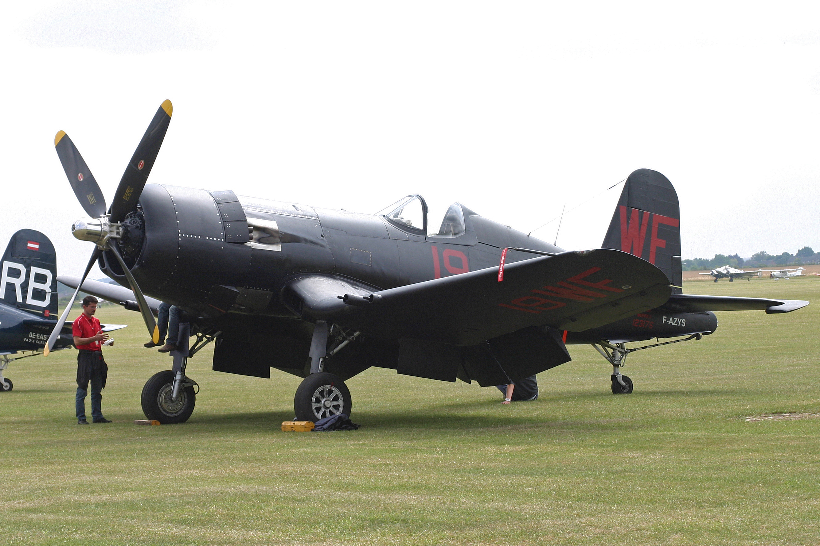 R f 4. Американский самолет f4u. Воут Корсар. Воут f4u4э. Корсар самолет США.