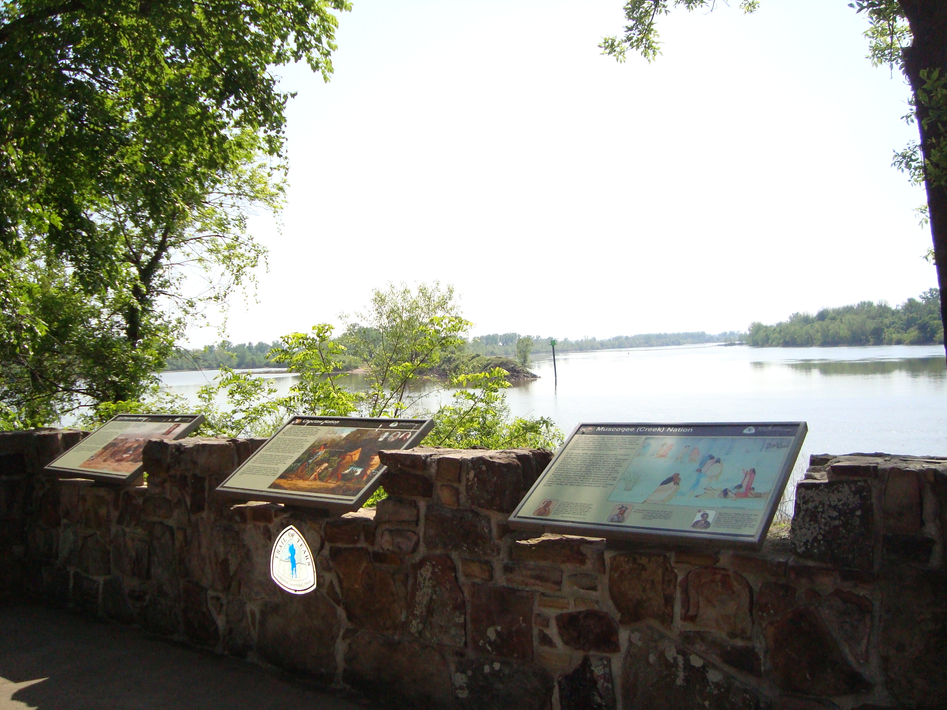 File:Waysides and an NTIR Sign overlooking the Arkansas River in