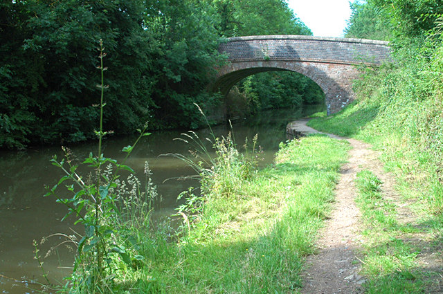 Worcester and Birmingham Canal - Hadzor Bridge - geograph.org.uk - 1373400