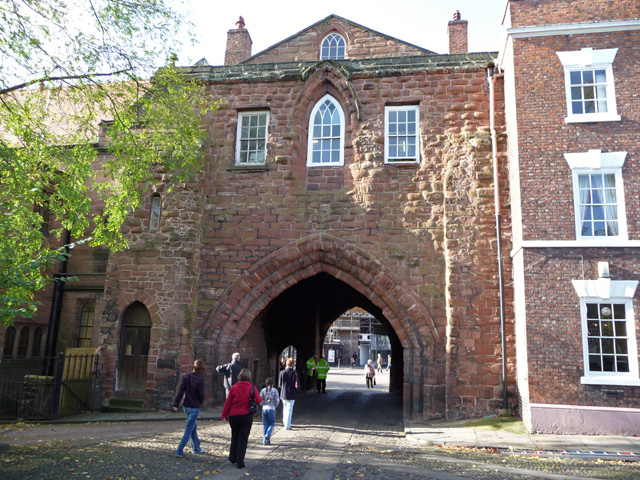 File:Abbey Gate - geograph.org.uk - 1022095.jpg