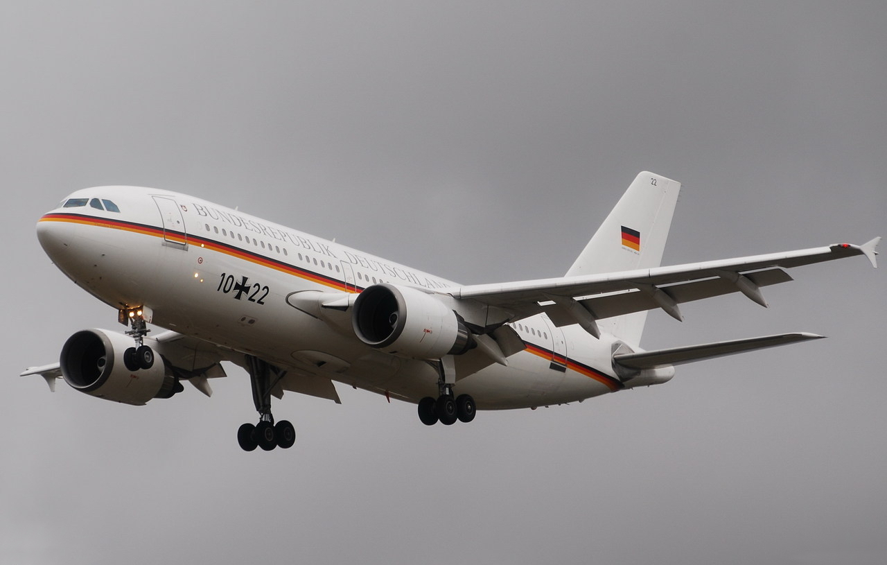 airbus a310 inside