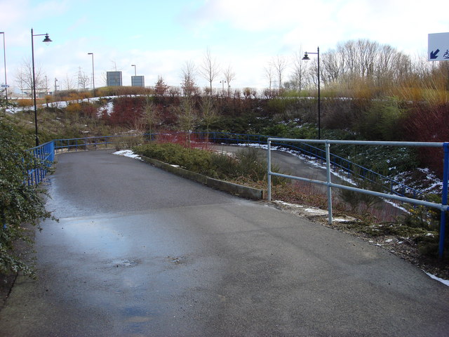 File:Bendy footpath between Braintree Freeport Station and Freeport Braintree - geograph.org.uk - 736755.jpg