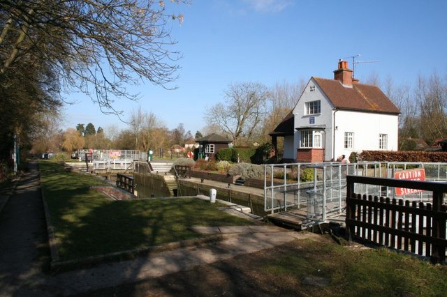 File:Benson lock - geograph.org.uk - 1177772.jpg