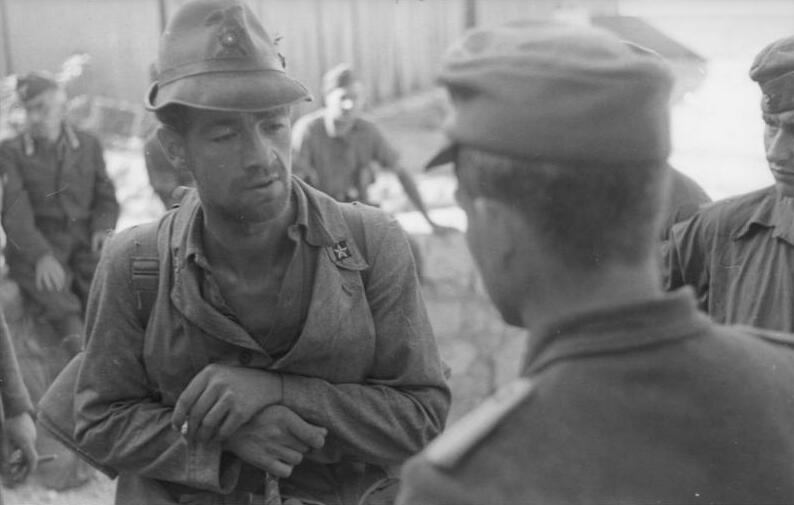 File:Bundesarchiv Bild 101I-202-1647-39A, Balkan, italienische Soldaten.jpg