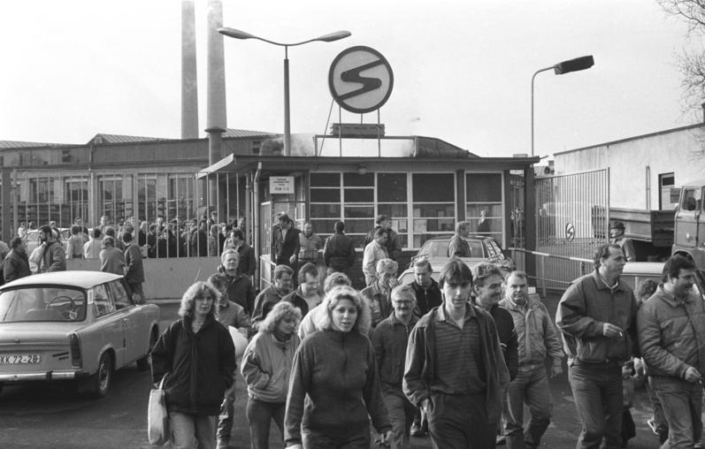 Sachsenring Karosseriemodule GmbH  Bundesarchiv_Bild_183-1990-1129-303%2C_Sachsenringwerke_Zwickau