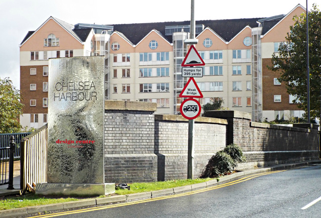 File:Chelsea Harbour Drive - geograph.org.uk - 4220657.jpg