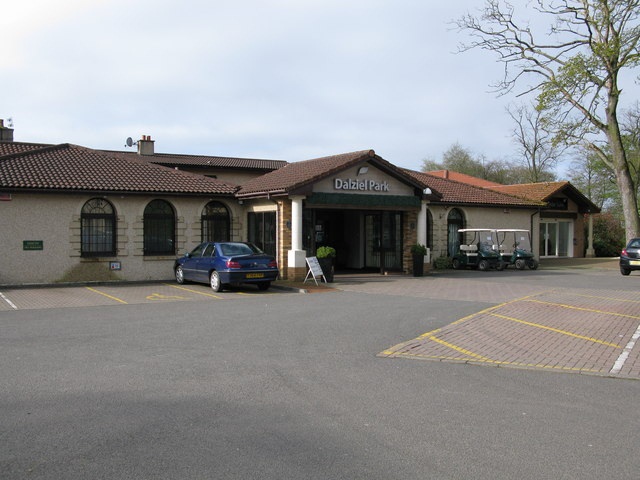 File:Dalziel Park Hotel and Clubhouse.jpg