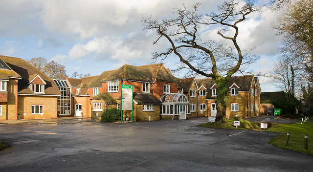 File:Elm House Business Centre, Tanshire Park - geograph.org.uk - 1608573.jpg