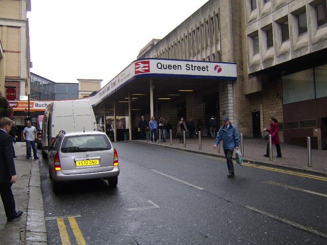 Datei:Entrance to Queen Street Station - geograph.org.uk - 573829.jpg