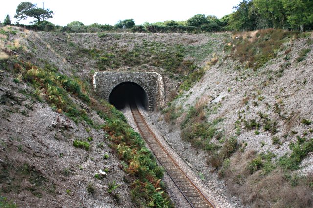 File:Entrance to a Railway Tunnel - geograph.org.uk - 229188.jpg