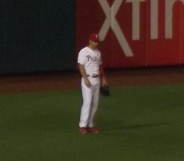 File:Grady Sizemore patrols outfield.JPG