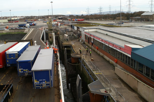 File:Heysham Harbour, stern shore crew take the line - geograph.org.uk - 1191495.jpg