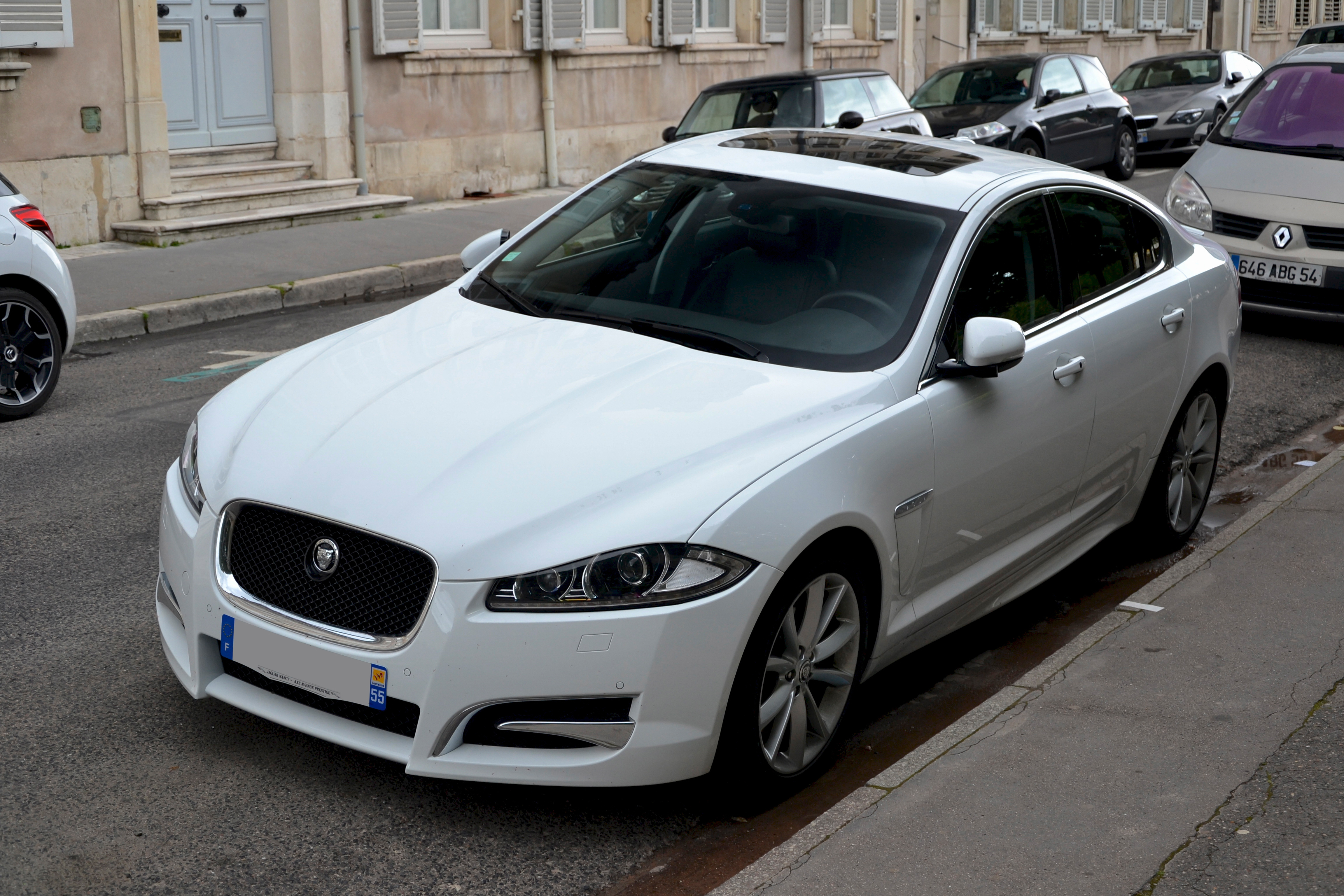 Jaguar XF 2014 белый перламутр