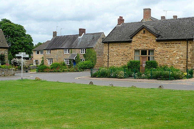 Kings Sutton green - geograph.org.uk - 1381618