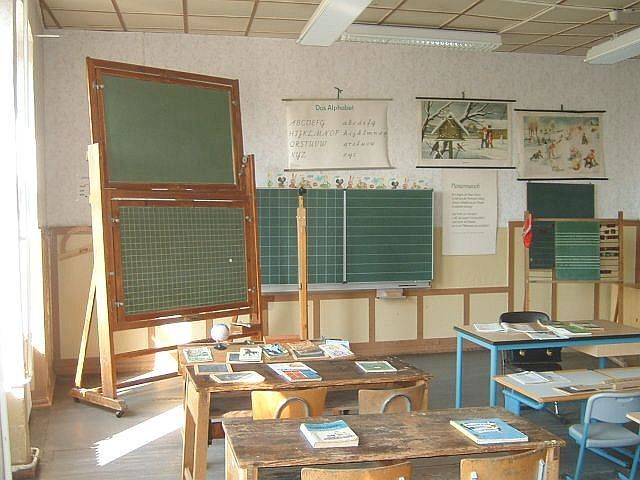 File:Klassenzimmer1930.jpg