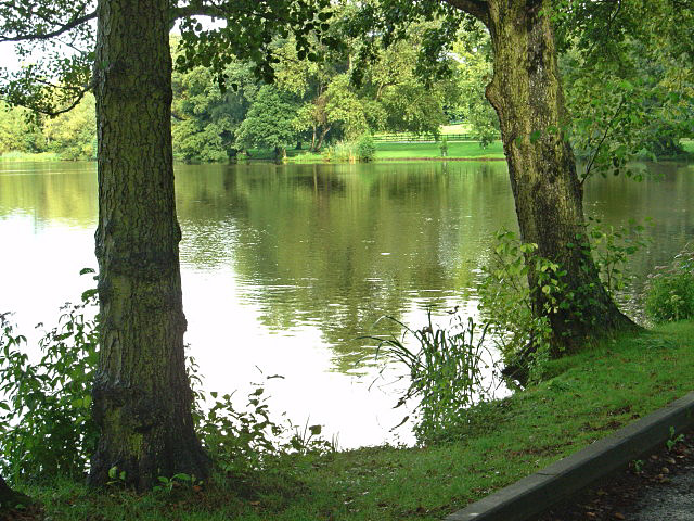 File:Locko Park Lake - geograph.org.uk - 955213.jpg