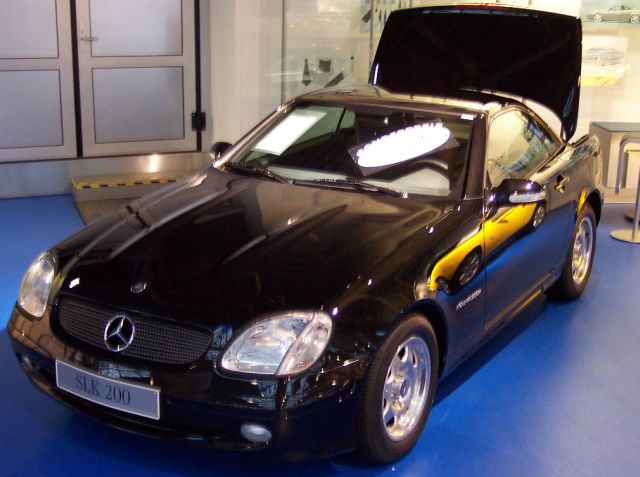 File:Mercedes SLK 200 schwarz.jpg