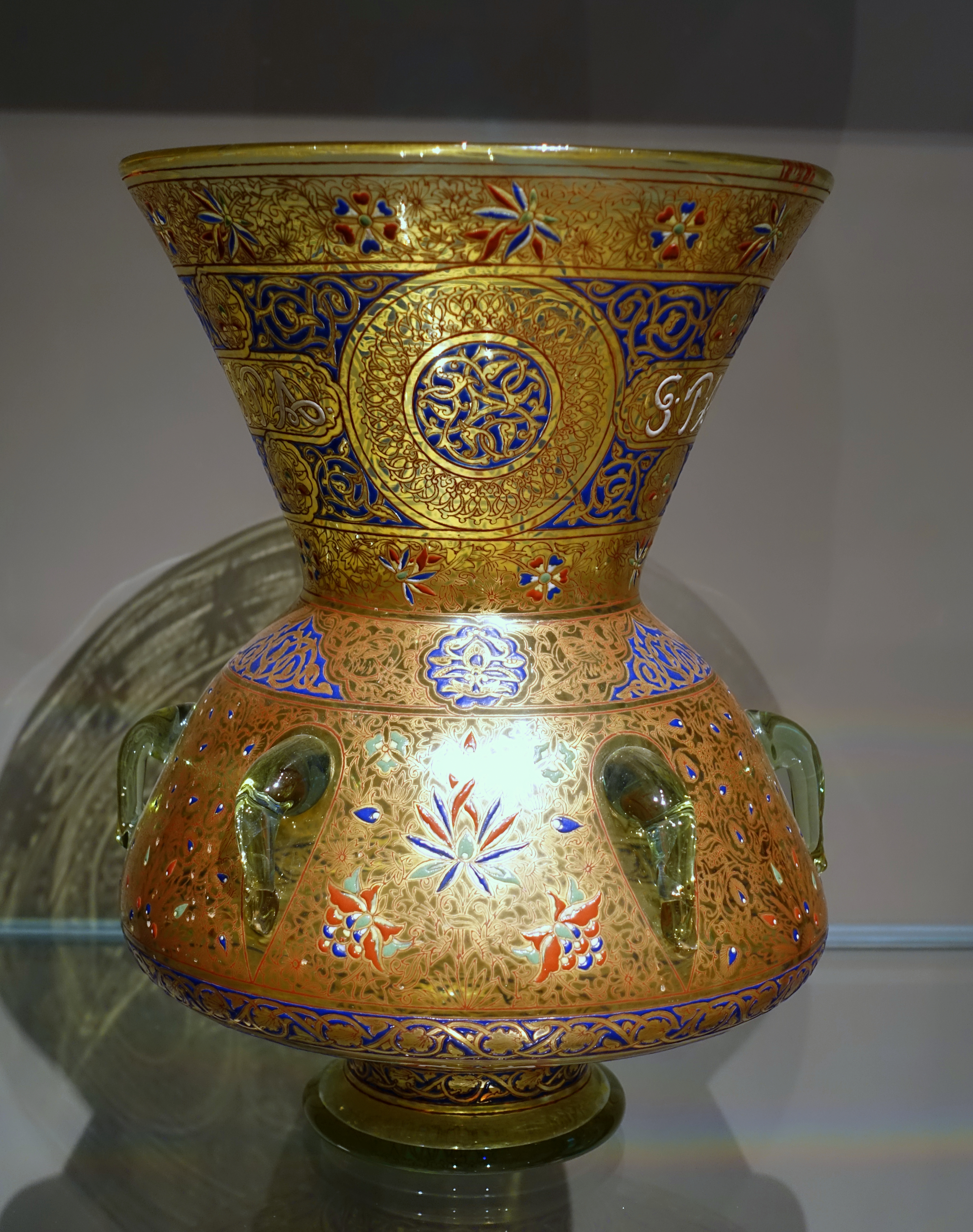 File:Mosque lamp, by Phillipe Joseph Brocard, 1883-1884, glass - Wadsworth Atheneum - Hartford, CT - DSC05556.jpg - Wikimedia Commons