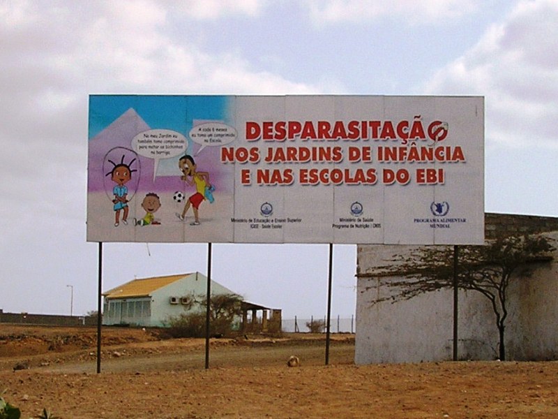 File:Outdoor Desparasitacao (Sal, Cabo Verde).JPG