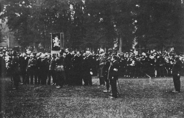 File:Přísaha Roty Nazdar 12 října 1914.gif