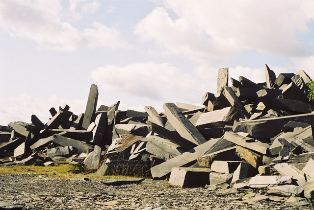 File:Slate waste, Kirkby Slate Quarries - geograph.org.uk - 411284.jpg