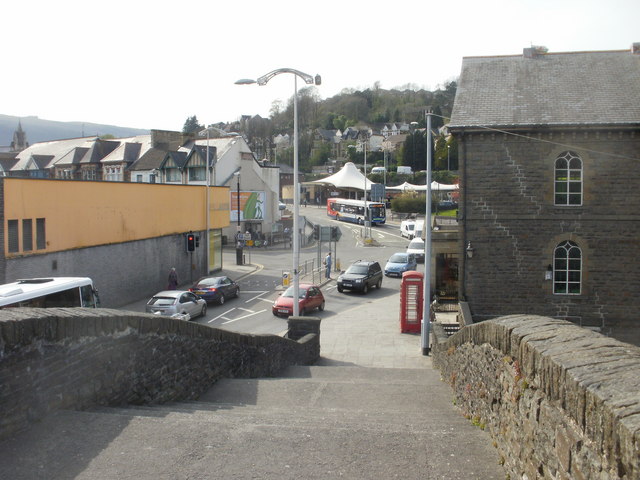 File:The view west from The Old Bridge, Pontypridd.jpg