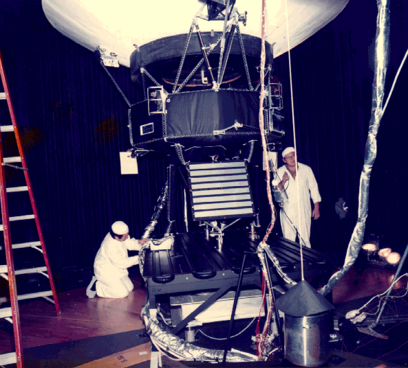 File:Voyager1 Space simulator.gif