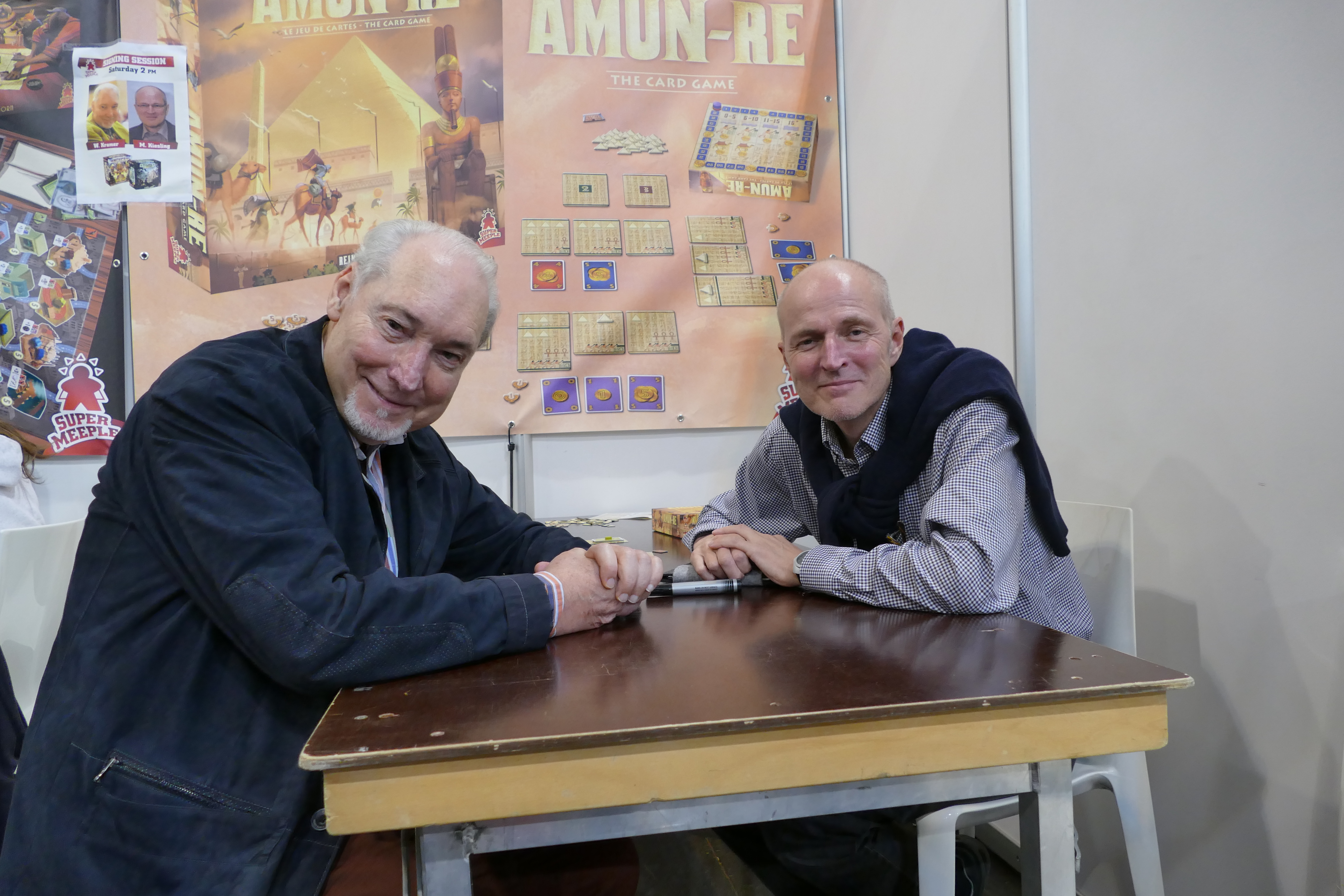 Die deutschen Spieleautoren Wolfgang Kramer (links) und Michael Kiesling auf der ''Spiel 2017'' in Essen