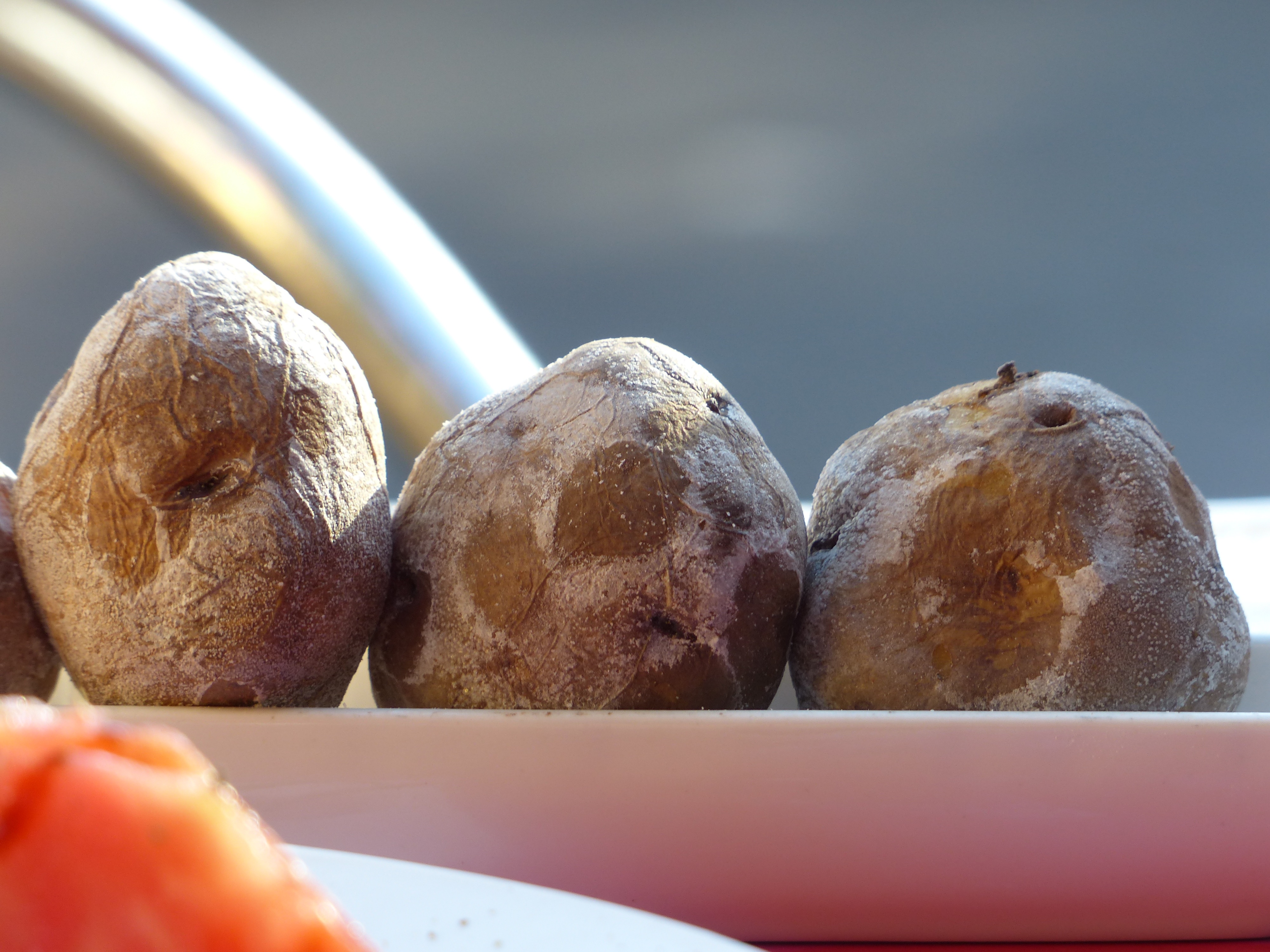 Картошка в соленой воде. Морщинистая картошка. Тенерифская картошка. Канарская картошка. Картошка скурачкой.